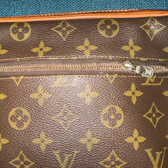 Authentic Louis Vuitton Vintage Monogram Leather Wristlet Pochette Sport Clutch. - Picture 16 of 16